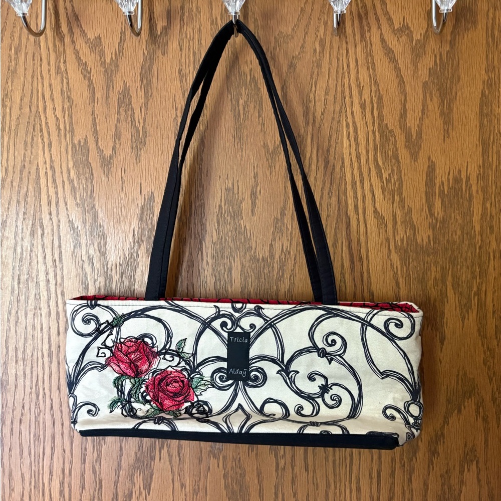 Elegant Floral Patterned Shoulder Bag
